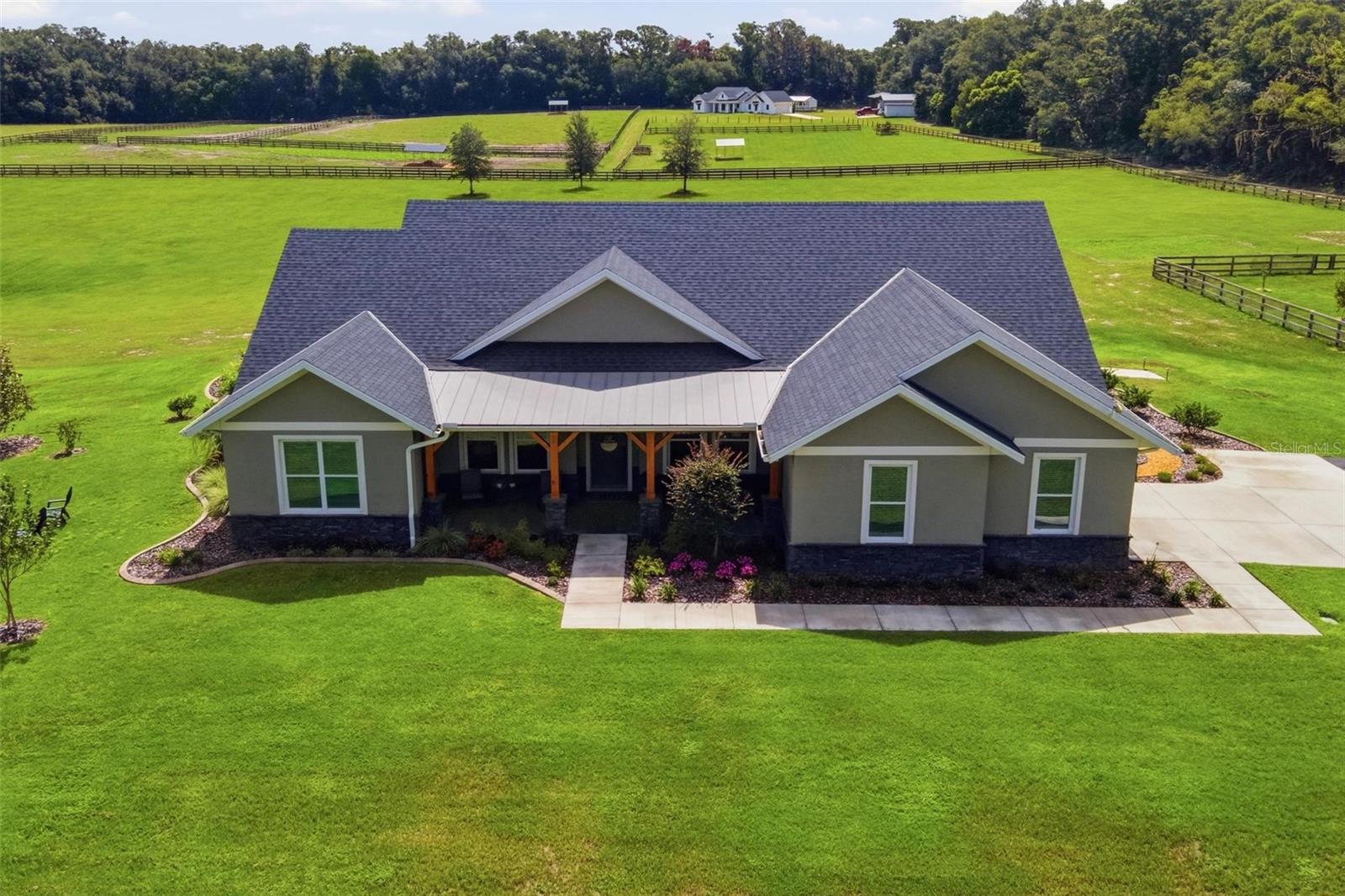 Single Family Residence in WEIRSDALE, FL - Daniel Dourado
