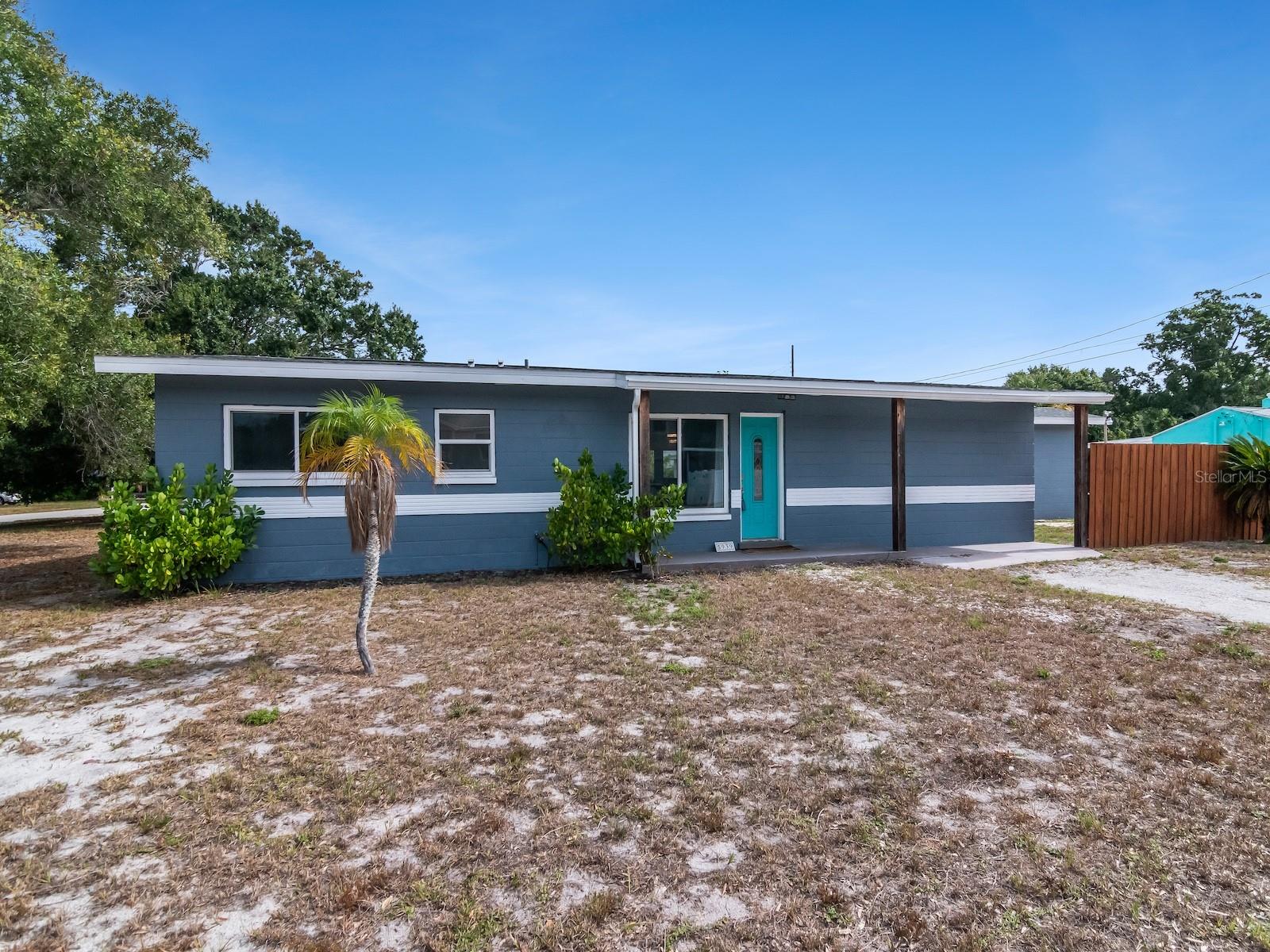 Single Family Residence in GULFPORT, FL - Daniel Dourado