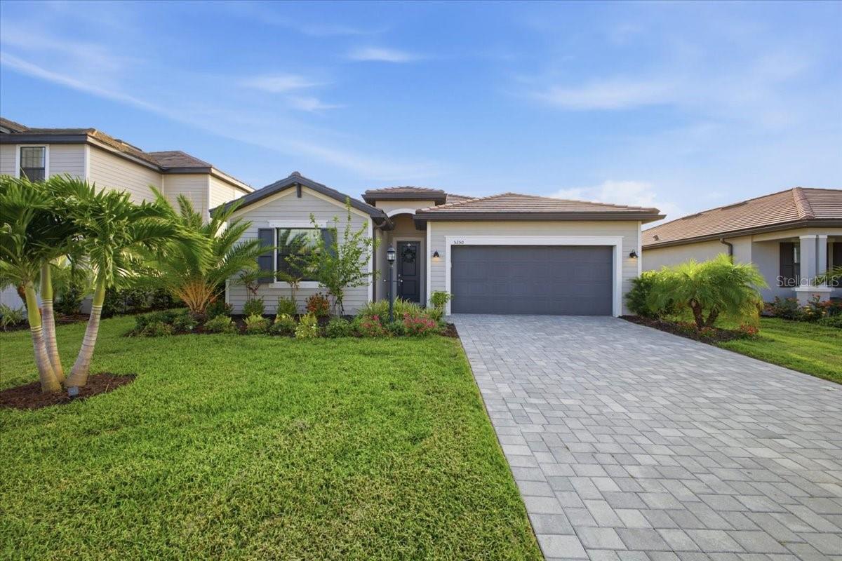 Single Family Residence in LAKEWOOD RANCH, FL - Daniel Dourado