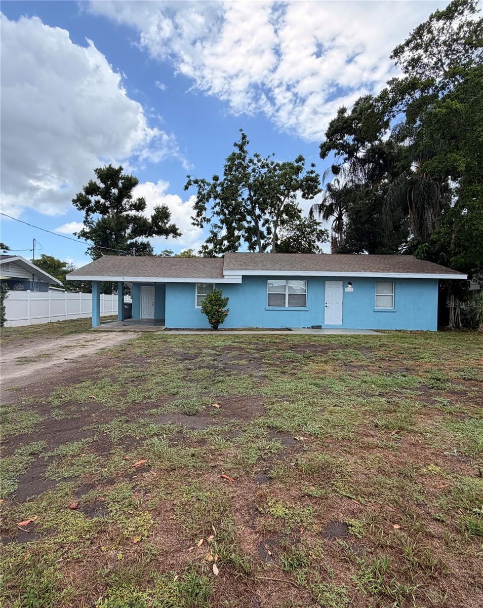 Single Family Residence in BRADENTON, FL - Daniel Dourado