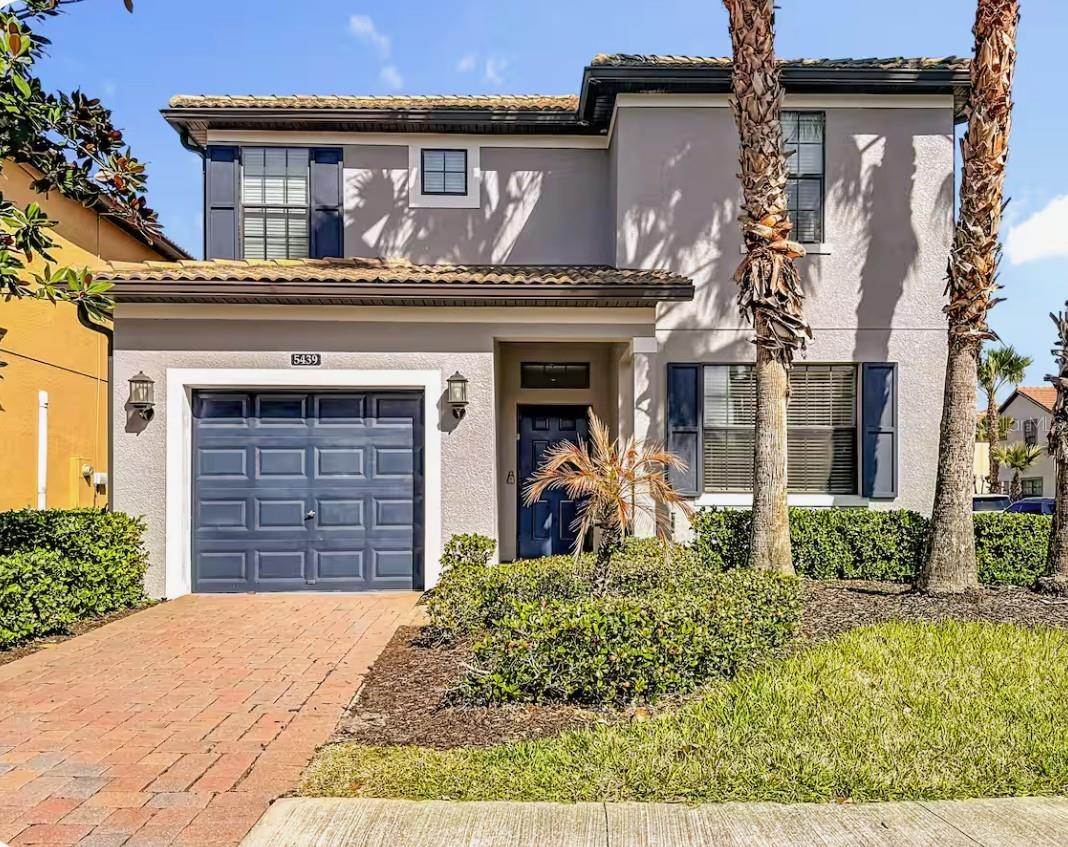 Single Family Residence in DAVENPORT, FL - Daniel Dourado