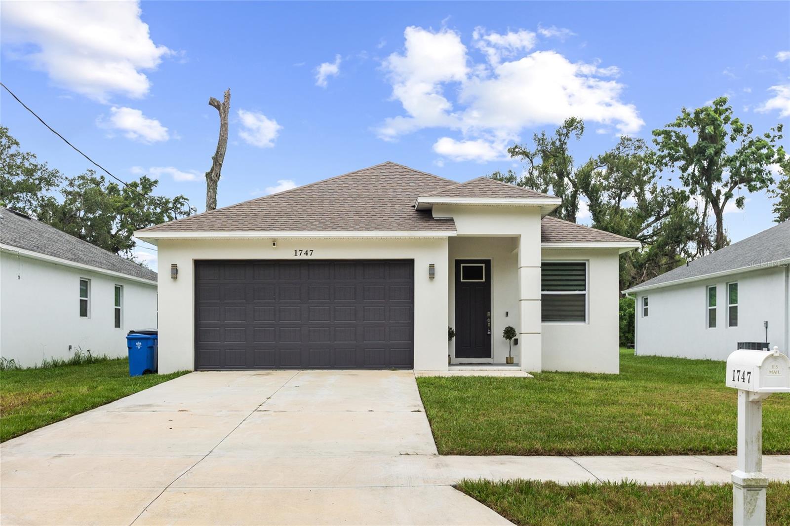 Single Family Residence in SEFFNER, FL - Daniel Dourado