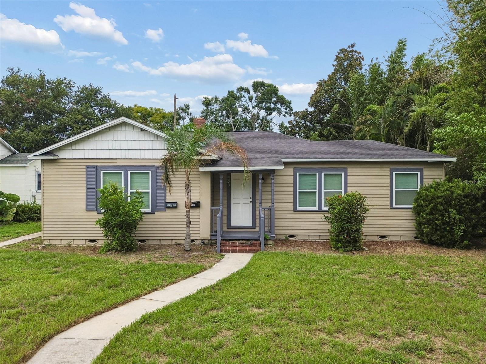 Single Family Residence in ST PETERSBURG, FL - Daniel Dourado