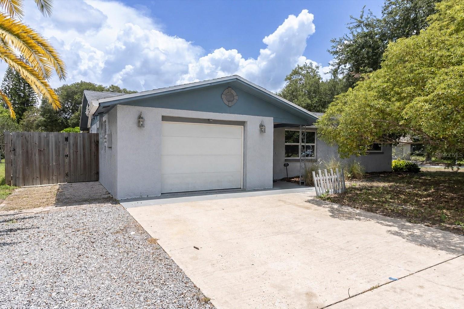 Single Family Residence in NEW PORT RICHEY, FL - Daniel Dourado