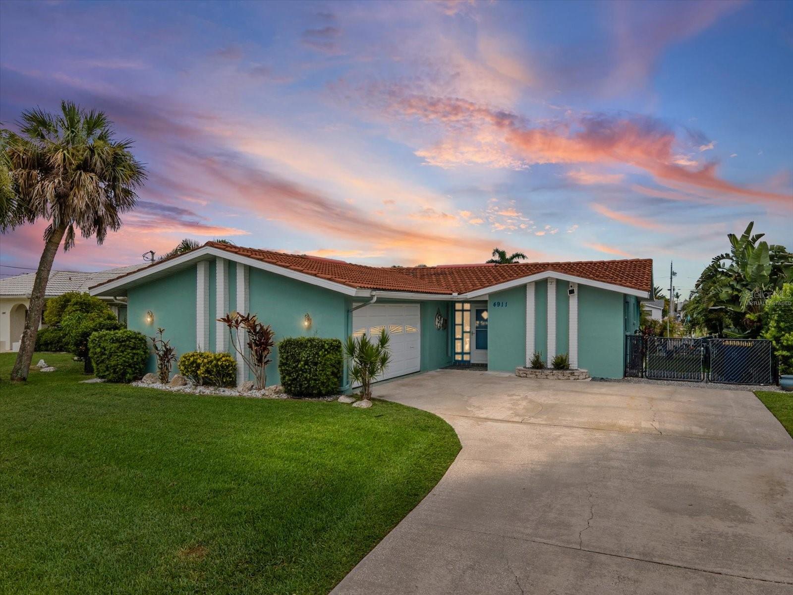 Single Family Residence in NEW PORT RICHEY, FL - Daniel Dourado