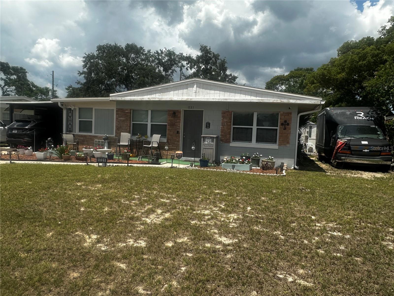 Single Family Residence in ORLANDO, FL - Daniel Dourado