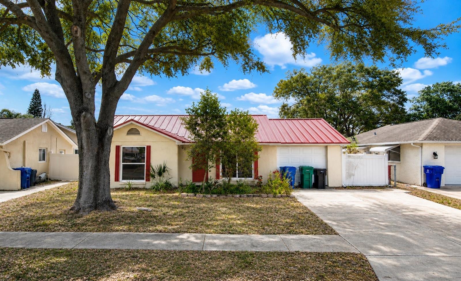 Single Family Residence in NEW PORT RICHEY, FL - Daniel Dourado