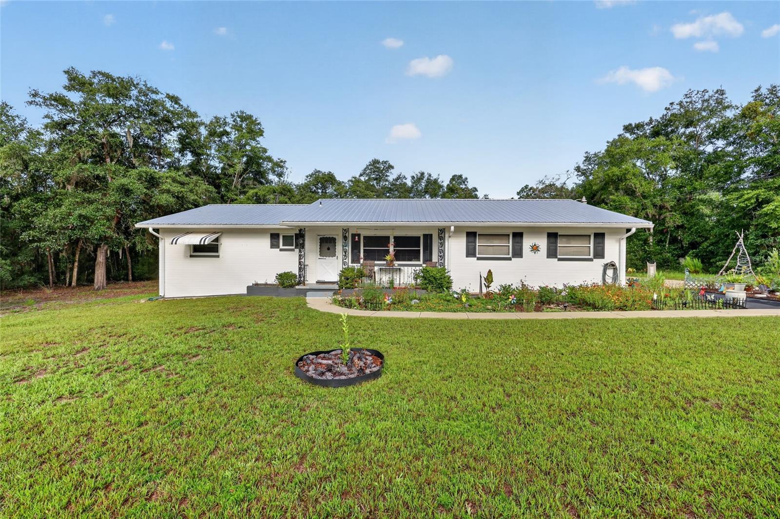 Single Family Residence in DUNNELLON, FL - Daniel Dourado