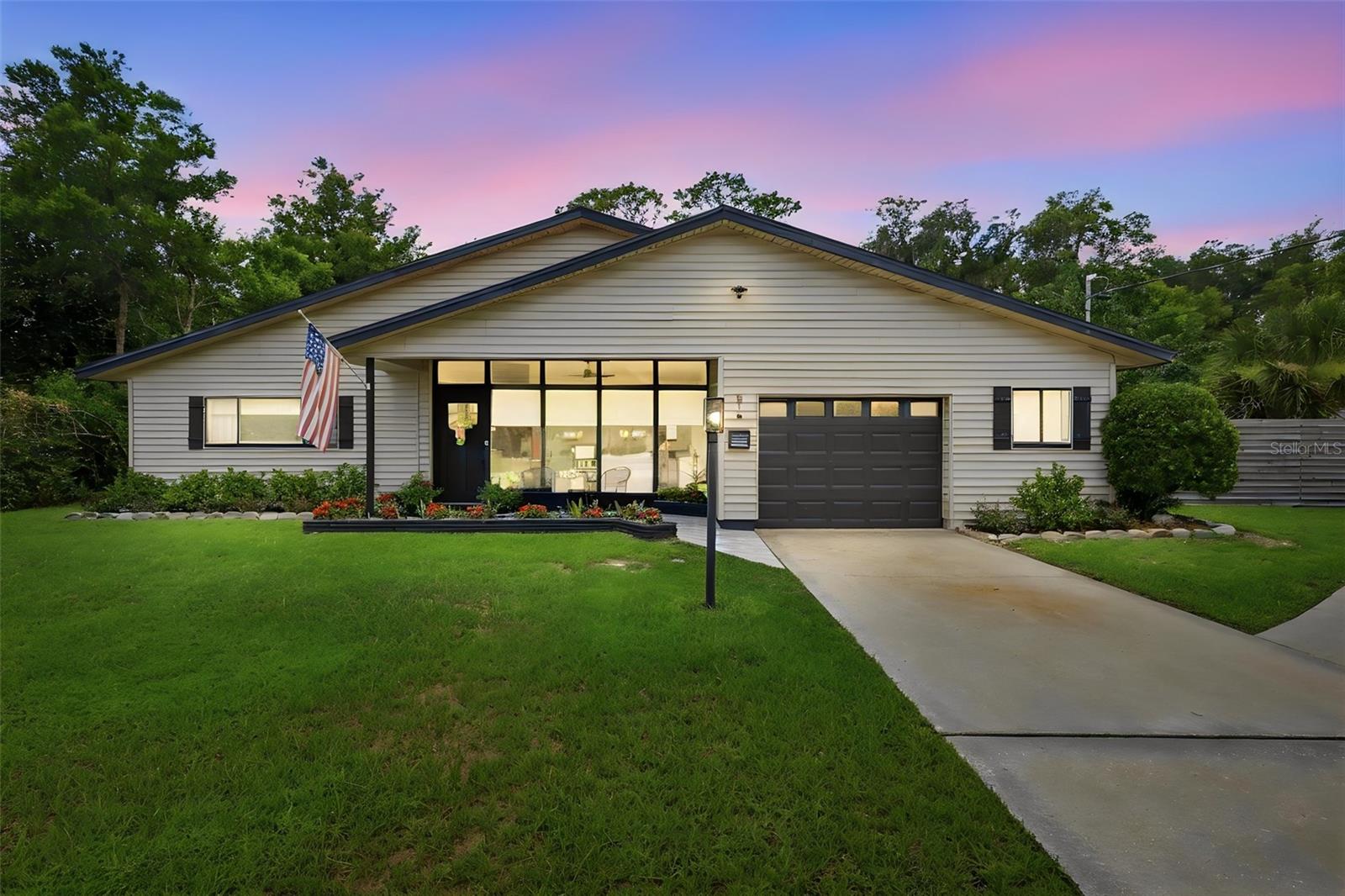 Single Family Residence em DELAND, FL - Daniel Dourado