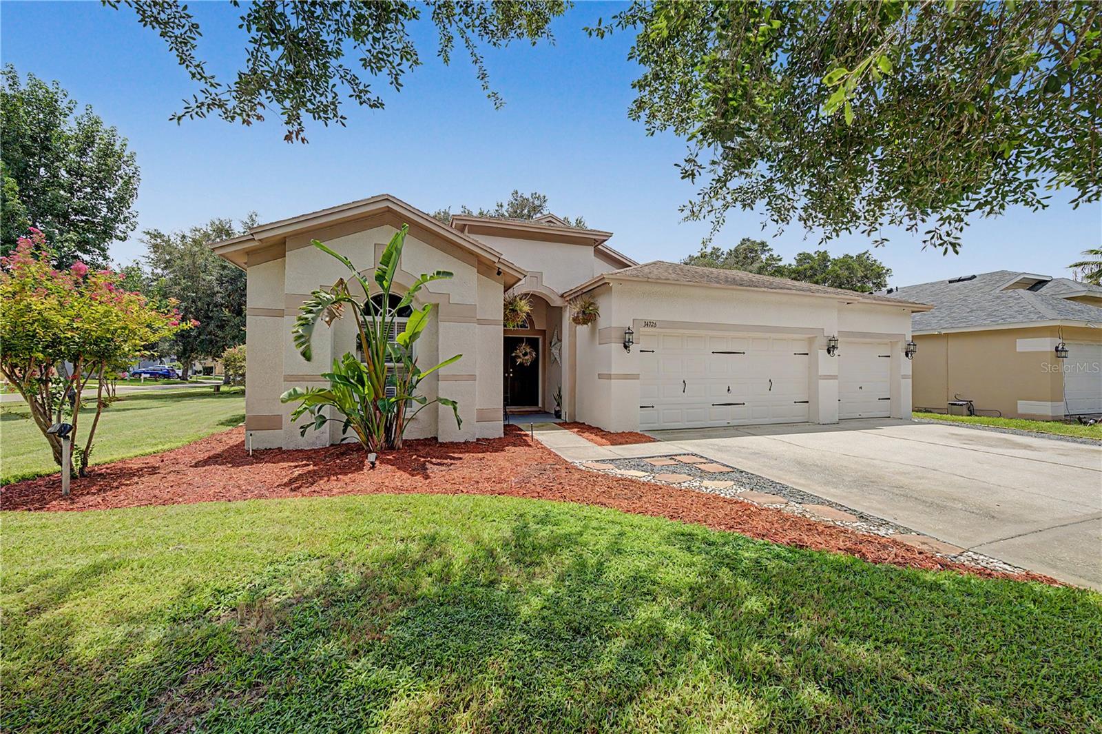 Single Family Residence em ZEPHYRHILLS, FL - Daniel Dourado