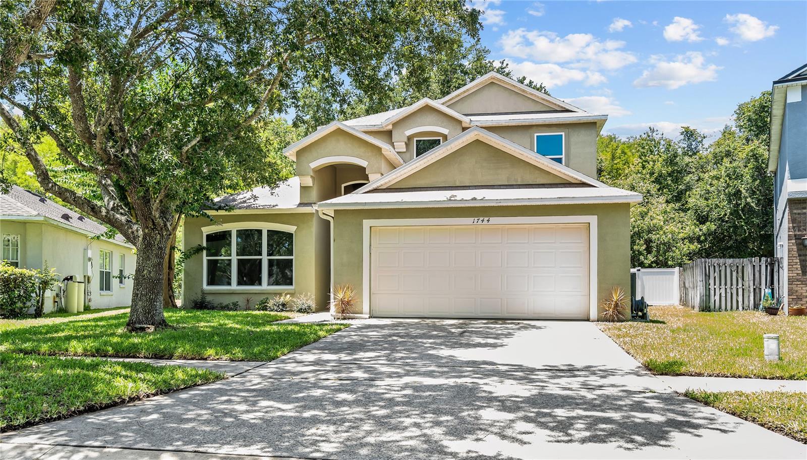 Single Family Residence in ORLANDO, FL - Daniel Dourado