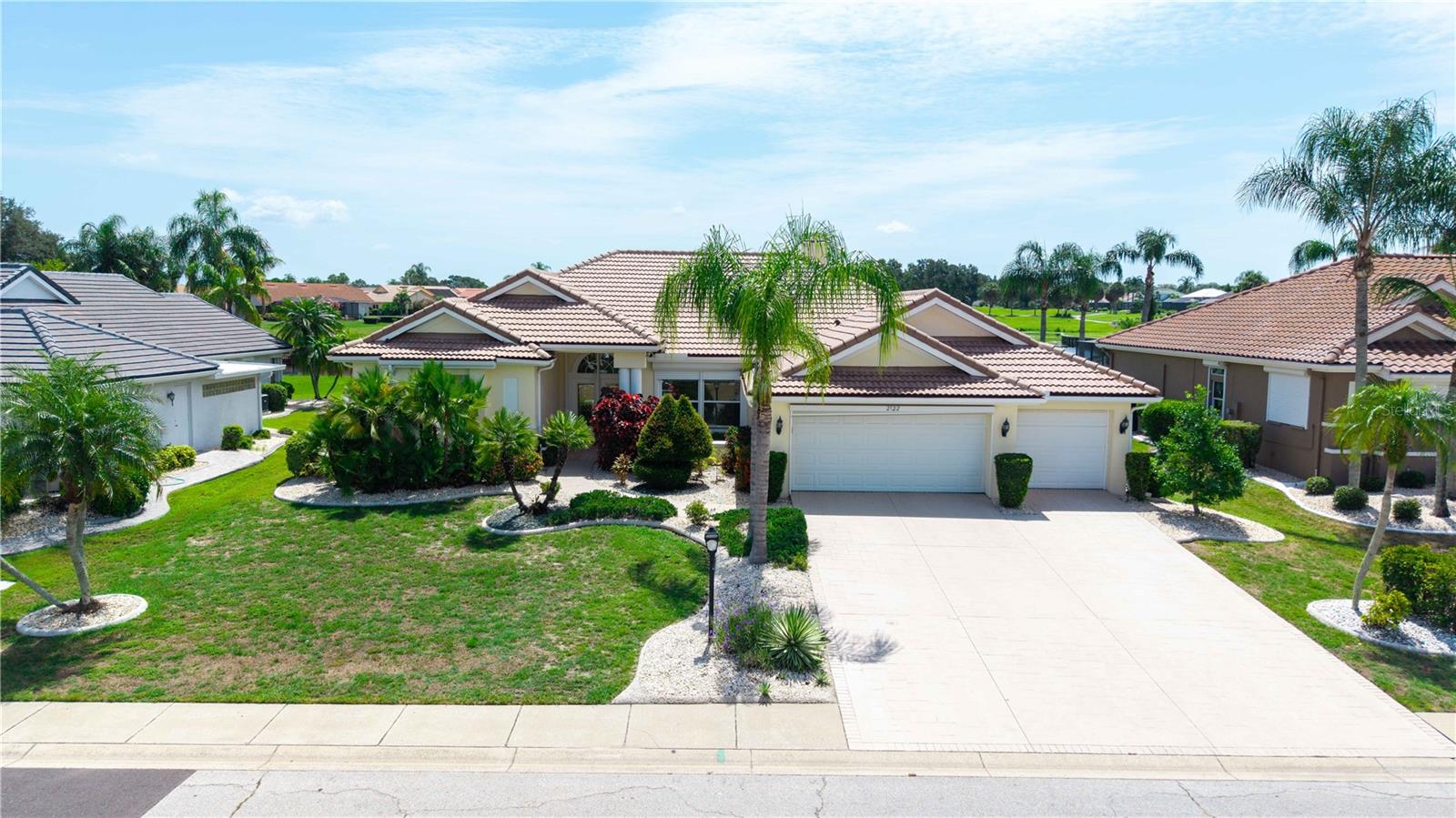 Single Family Residence in SUN CITY CENTER, FL - Daniel Dourado