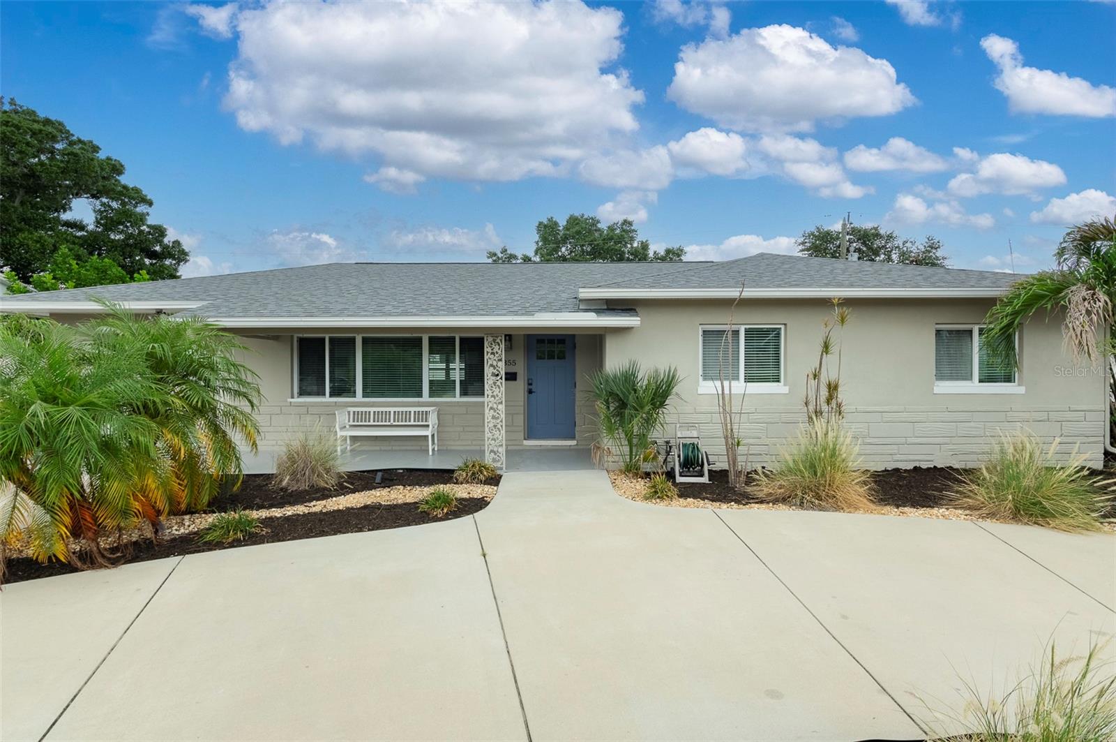Single Family Residence in ST PETERSBURG, FL - Daniel Dourado