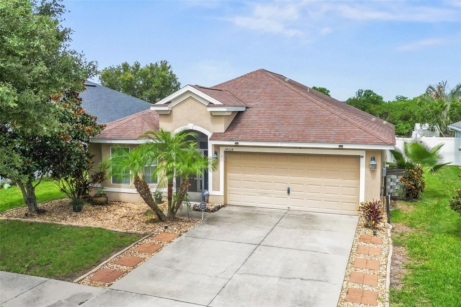 Single Family Residence in WIMAUMA, FL - Daniel Dourado