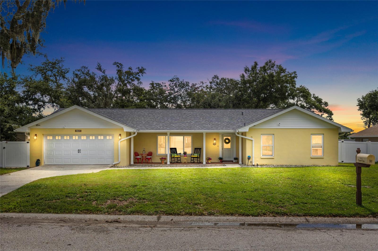 Single Family Residence in VALRICO, FL - Daniel Dourado