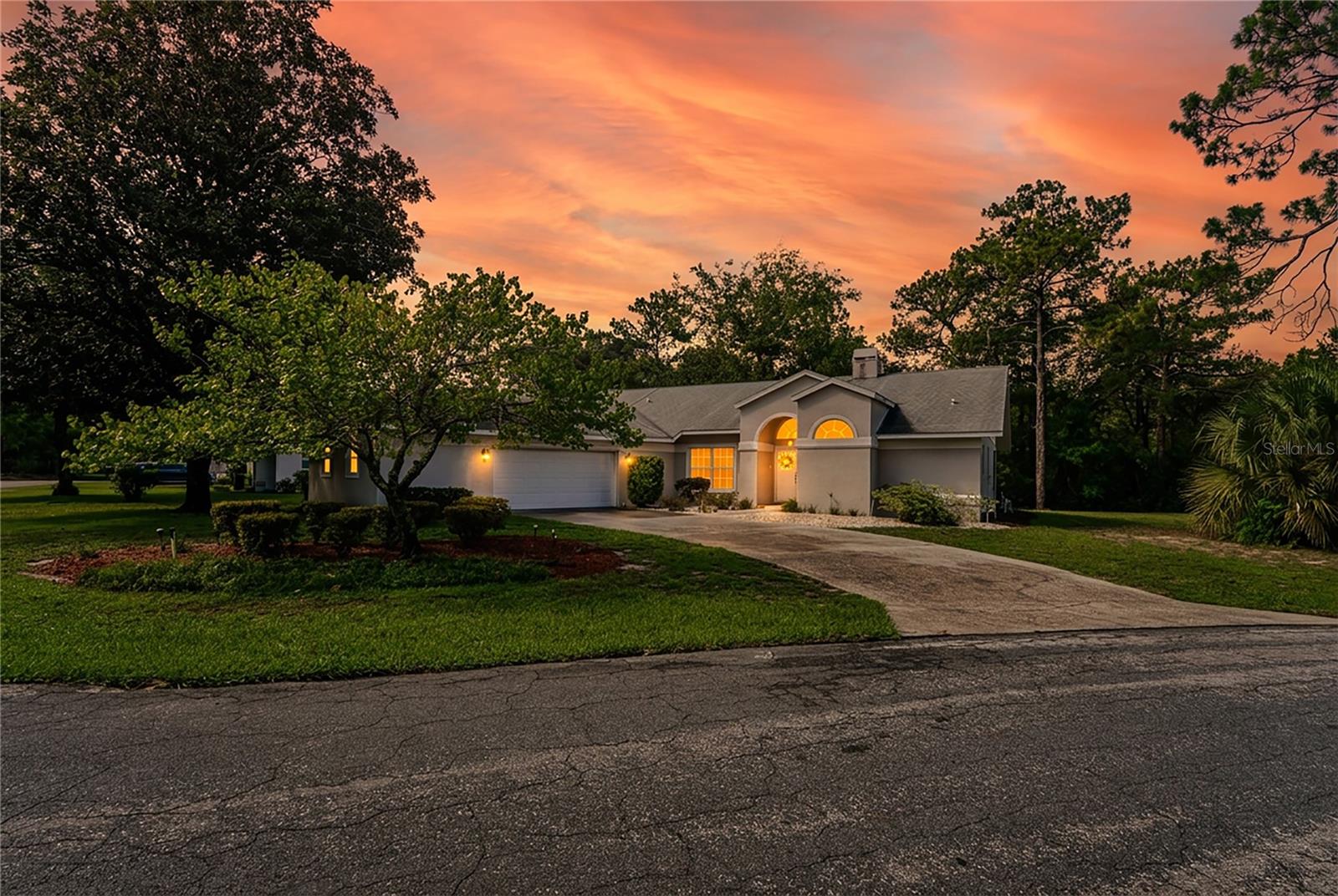 Single Family Residence in HOMOSASSA, FL - Daniel Dourado