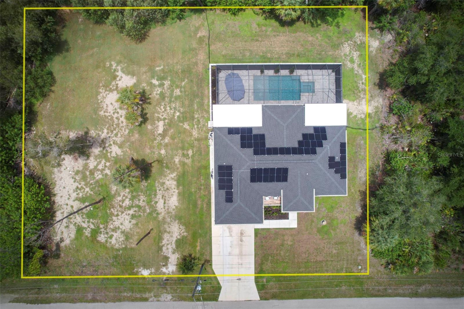 Single Family Residence in PORT CHARLOTTE, FL - Daniel Dourado