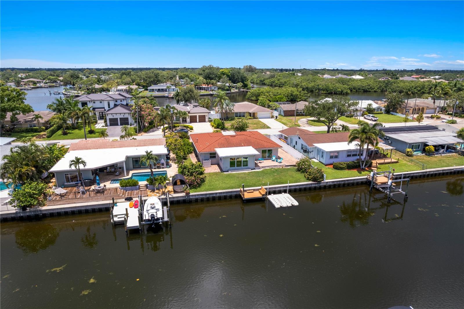 Single Family Residence in ST PETERSBURG, FL - Daniel Dourado