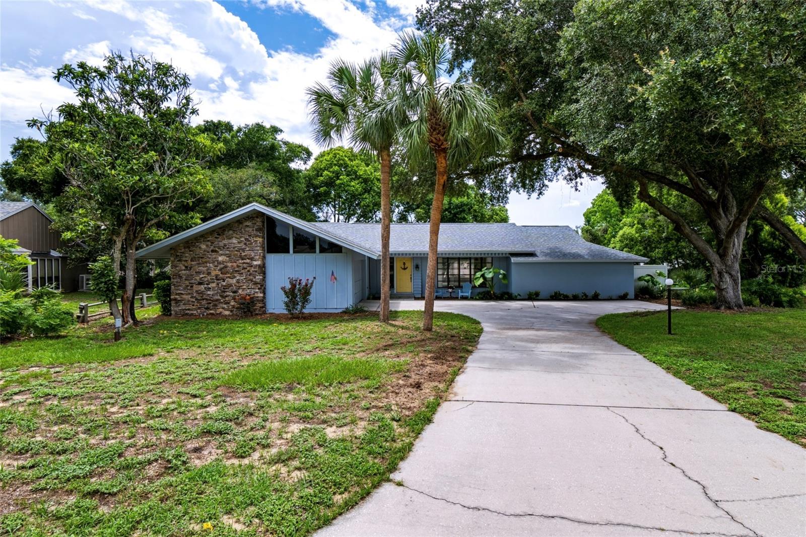 Single Family Residence in LEESBURG, FL - Daniel Dourado