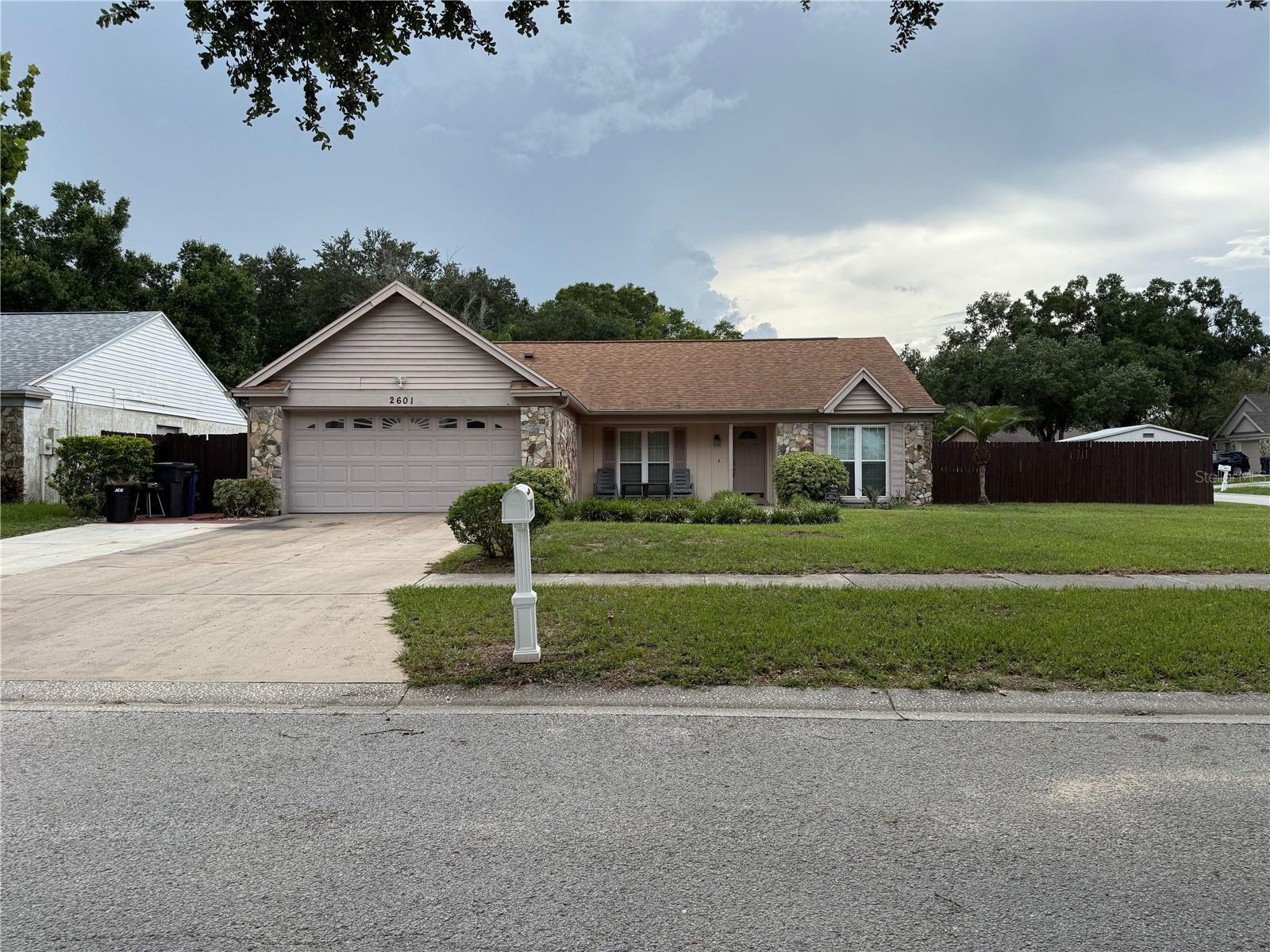 Single Family Residence in SEFFNER, FL - Daniel Dourado