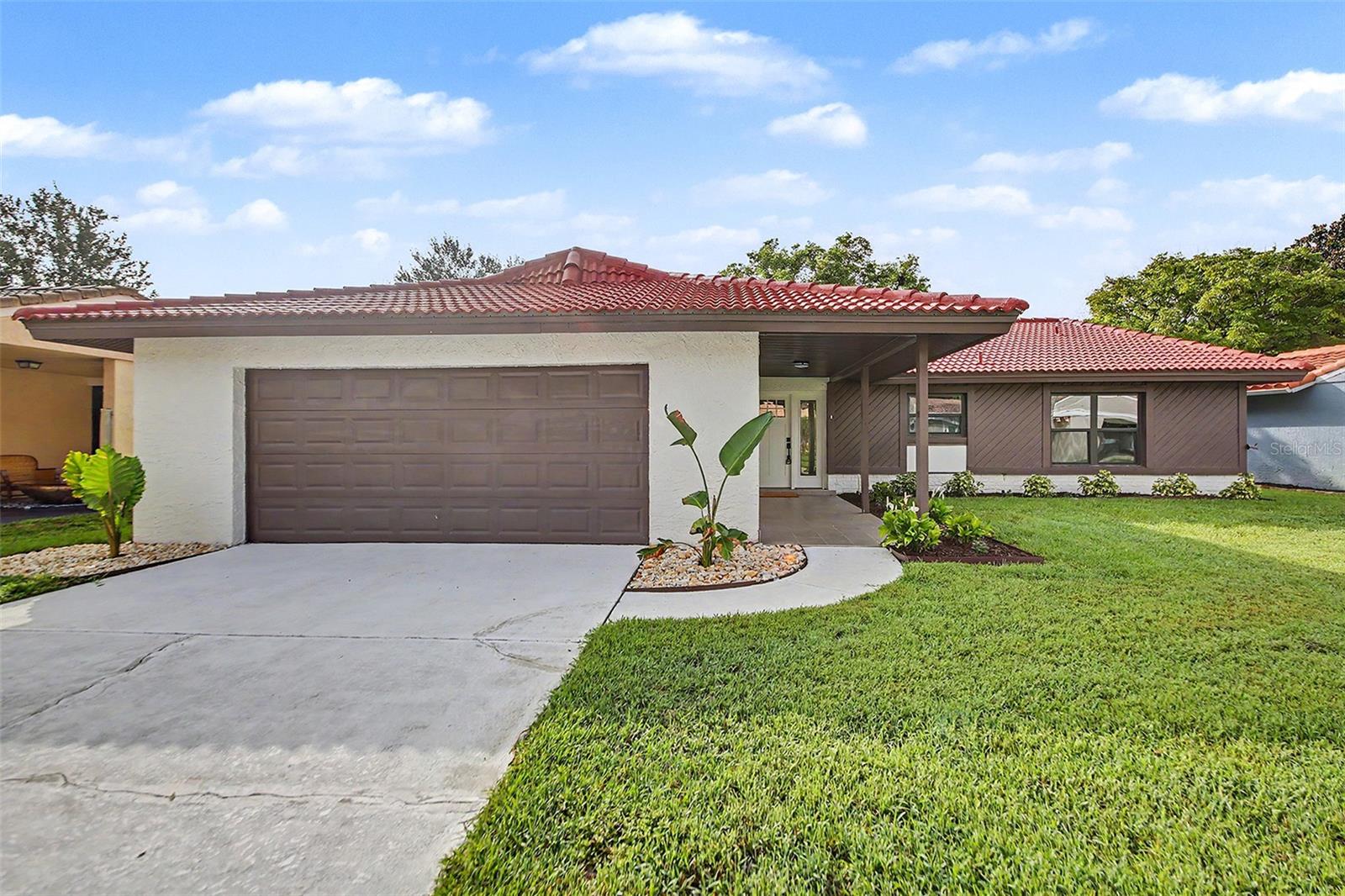 Single Family Residence in ORLANDO, FL - Daniel Dourado