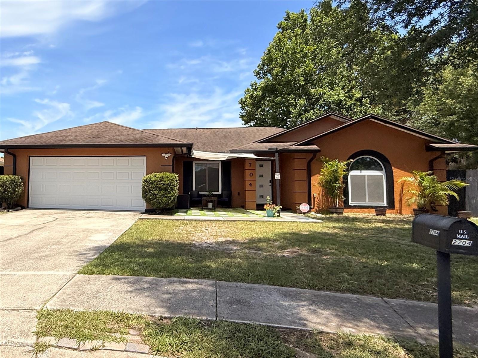 Single Family Residence in ORLANDO, FL - Daniel Dourado