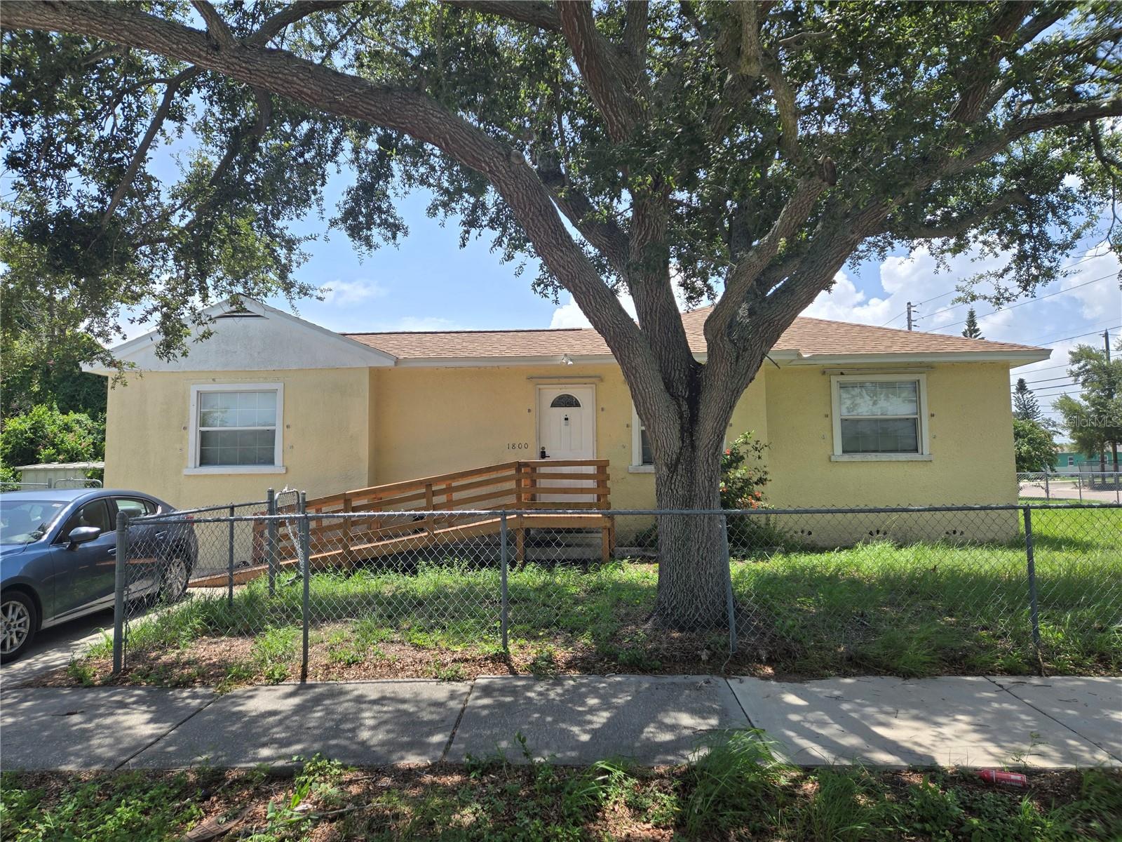 Single Family Residence em ST PETERSBURG, FL - Daniel Dourado