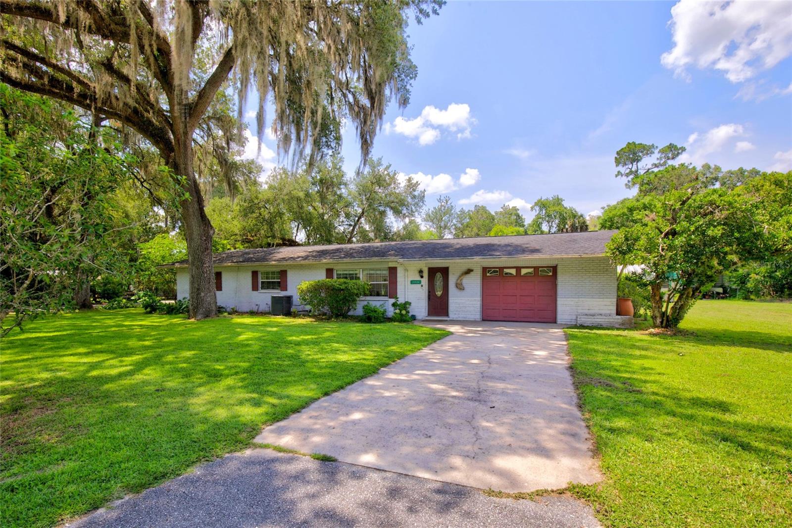 Single Family Residence in DUNNELLON, FL - Daniel Dourado