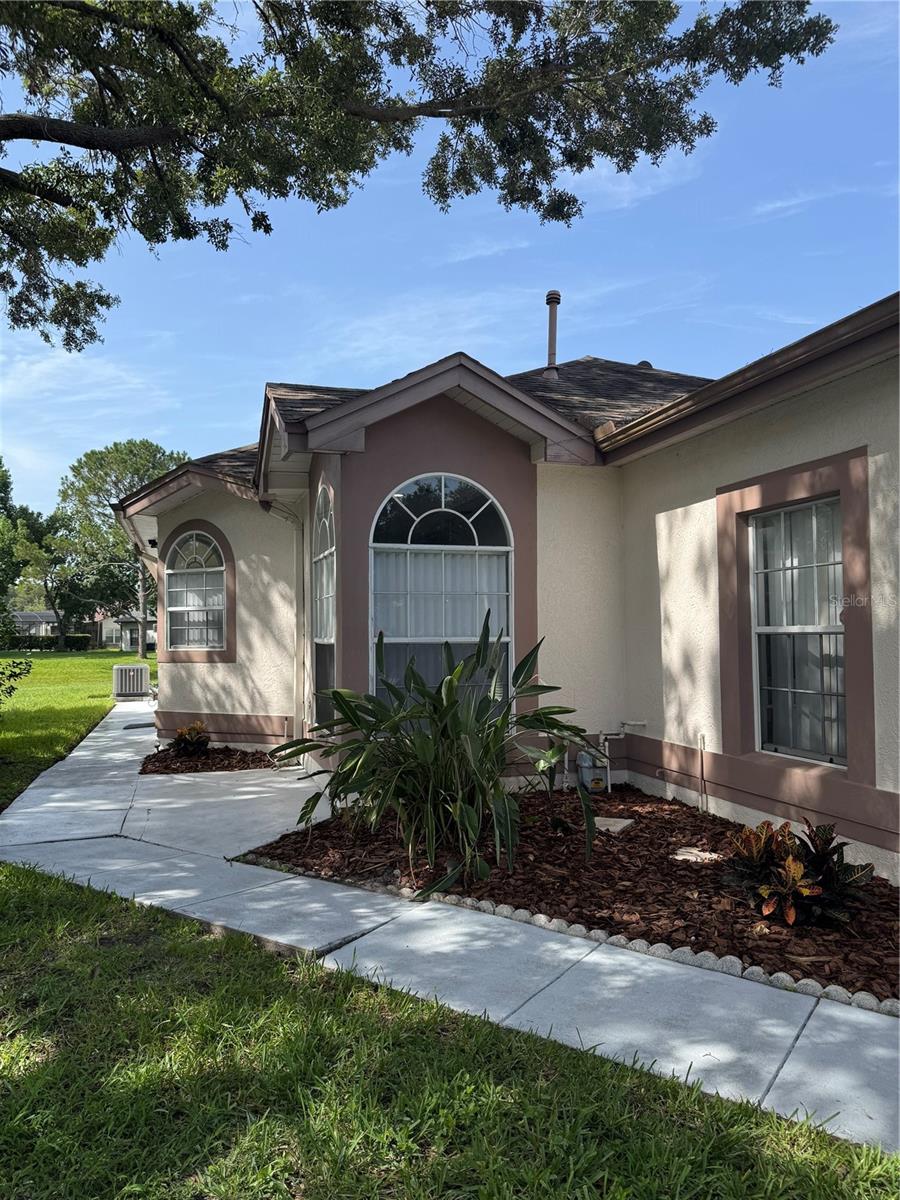Single Family Residence in ORLANDO, FL - Daniel Dourado
