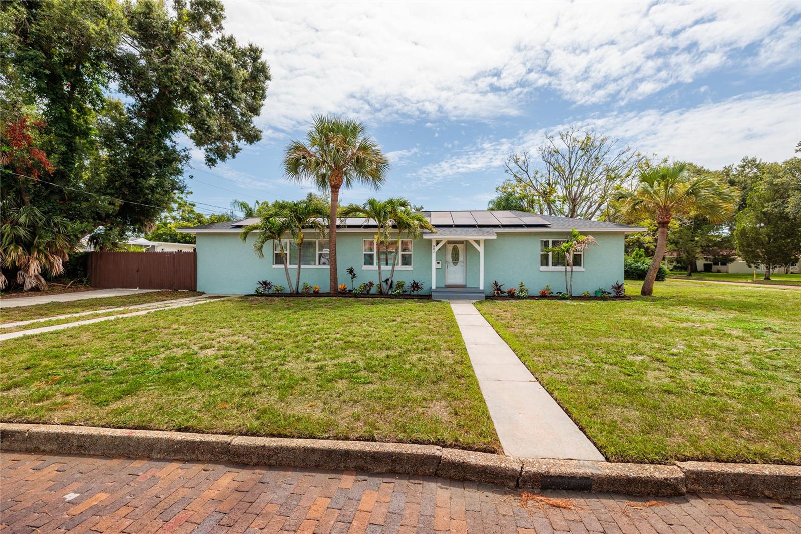 Single Family Residence em ST PETERSBURG, FL - Daniel Dourado