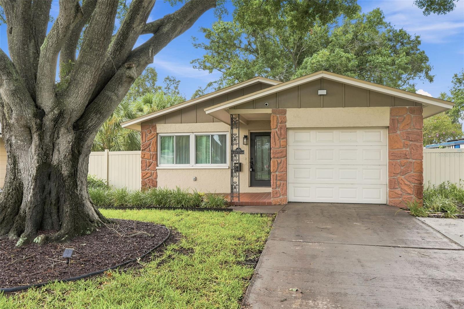 Single Family Residence em ST PETERSBURG, FL - Daniel Dourado