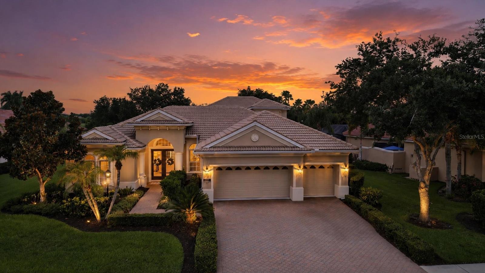Single Family Residence in LAKEWOOD RANCH, FL - Daniel Dourado