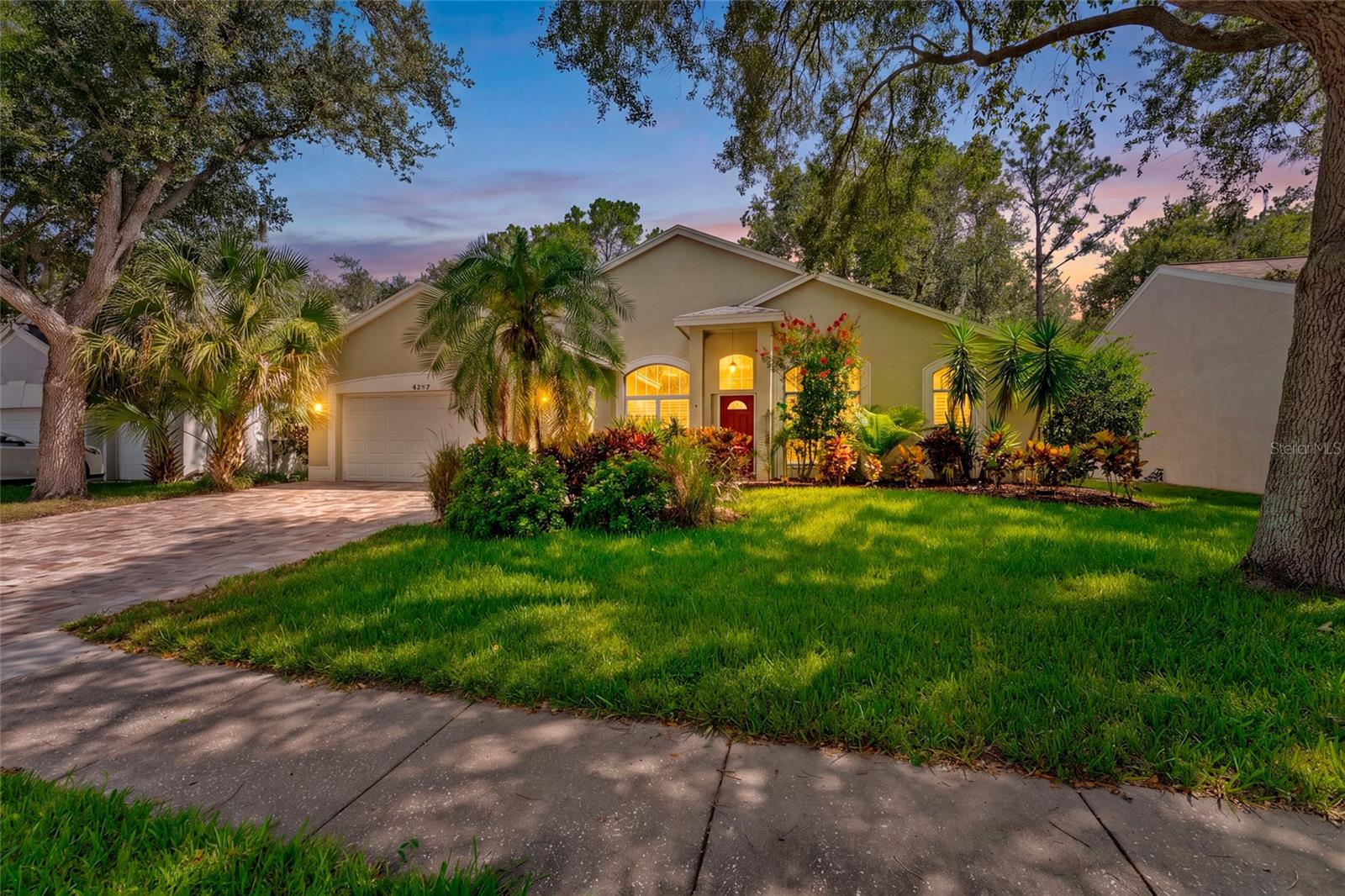 Single Family Residence in PALM HARBOR, FL - Daniel Dourado