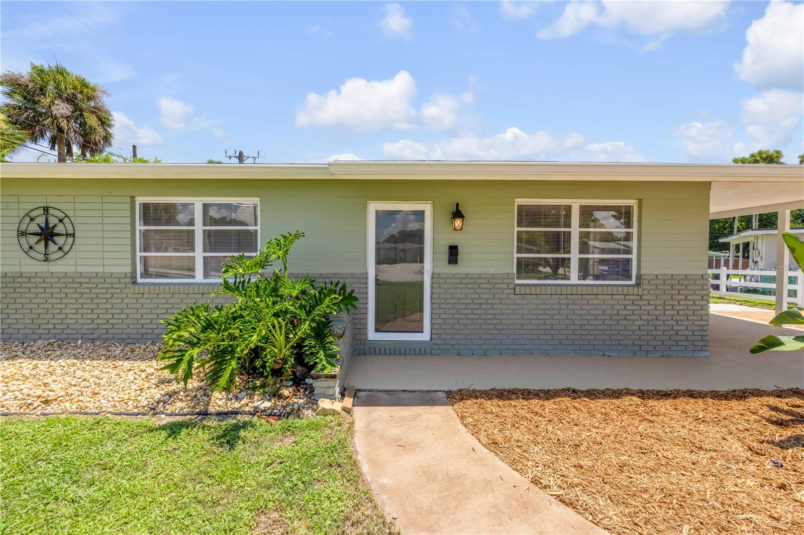 Single Family Residence em SOUTH DAYTONA, FL - Daniel Dourado