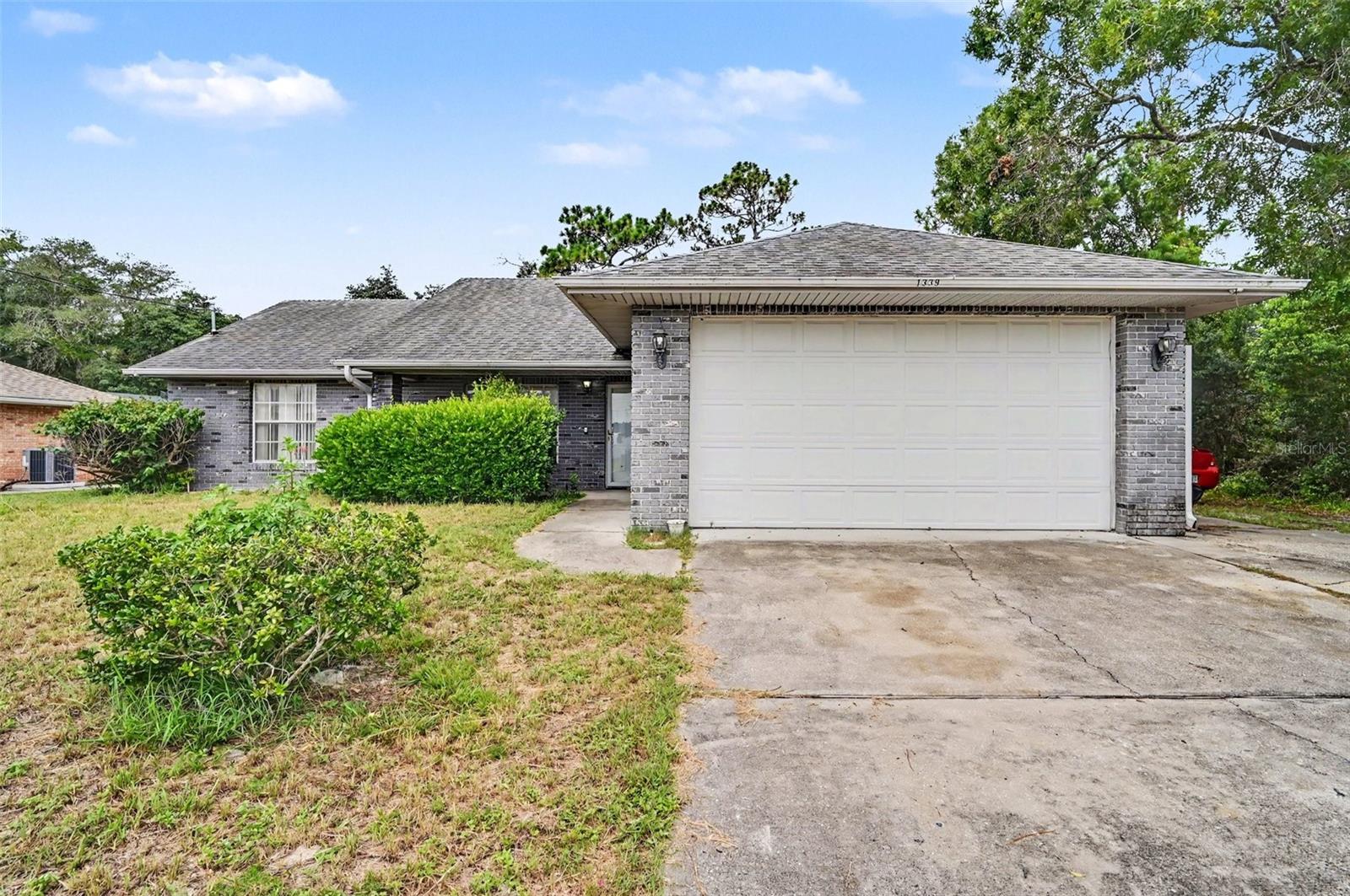 Single Family Residence in DELTONA, FL - Daniel Dourado