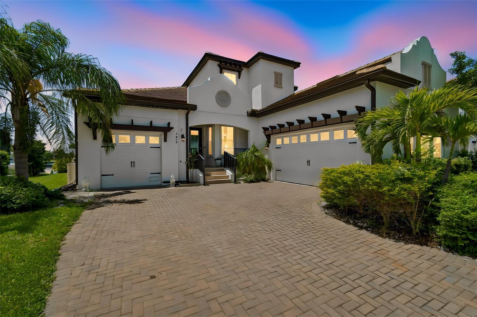 Single Family Residence in RUSKIN, FL - Daniel Dourado
