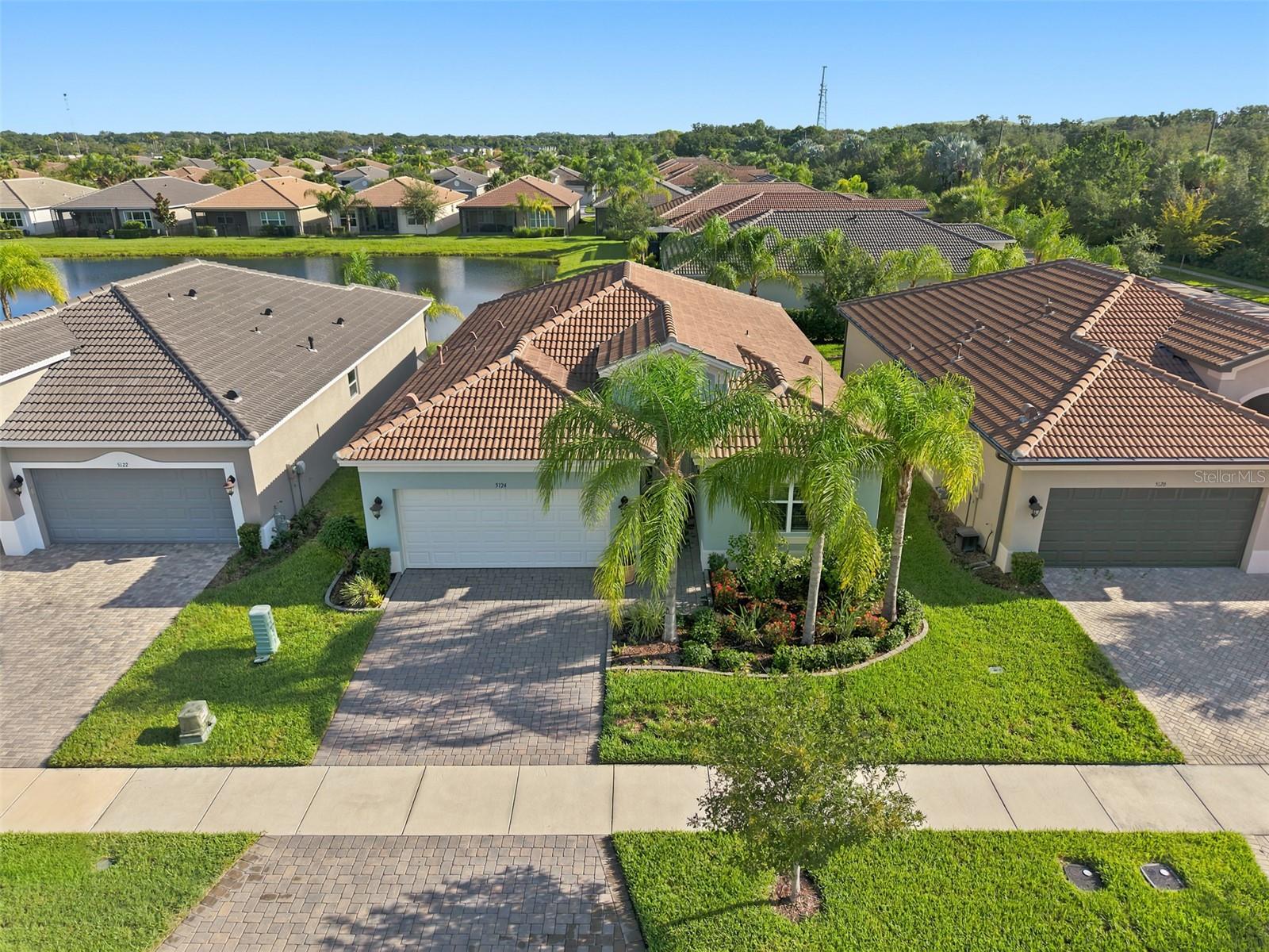 Single Family Residence in WIMAUMA, FL - Daniel Dourado