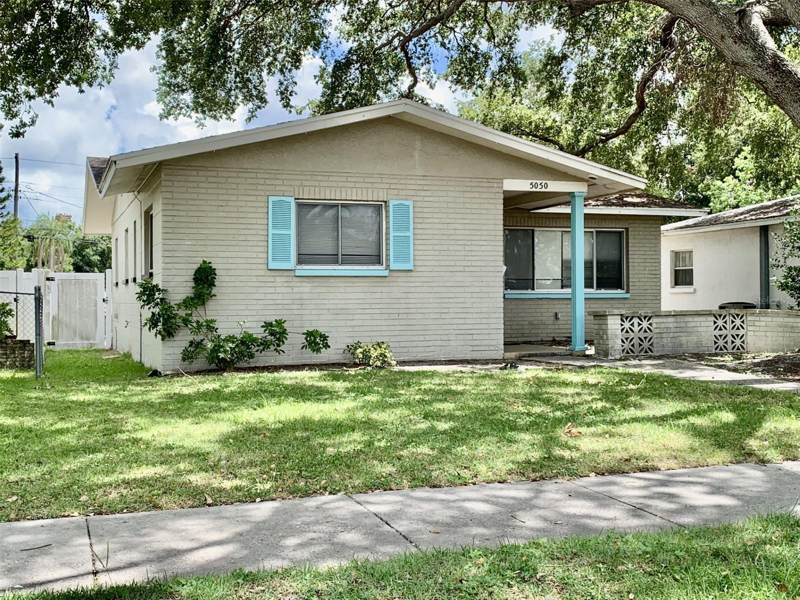 Single Family Residence em ST PETERSBURG, FL - Daniel Dourado