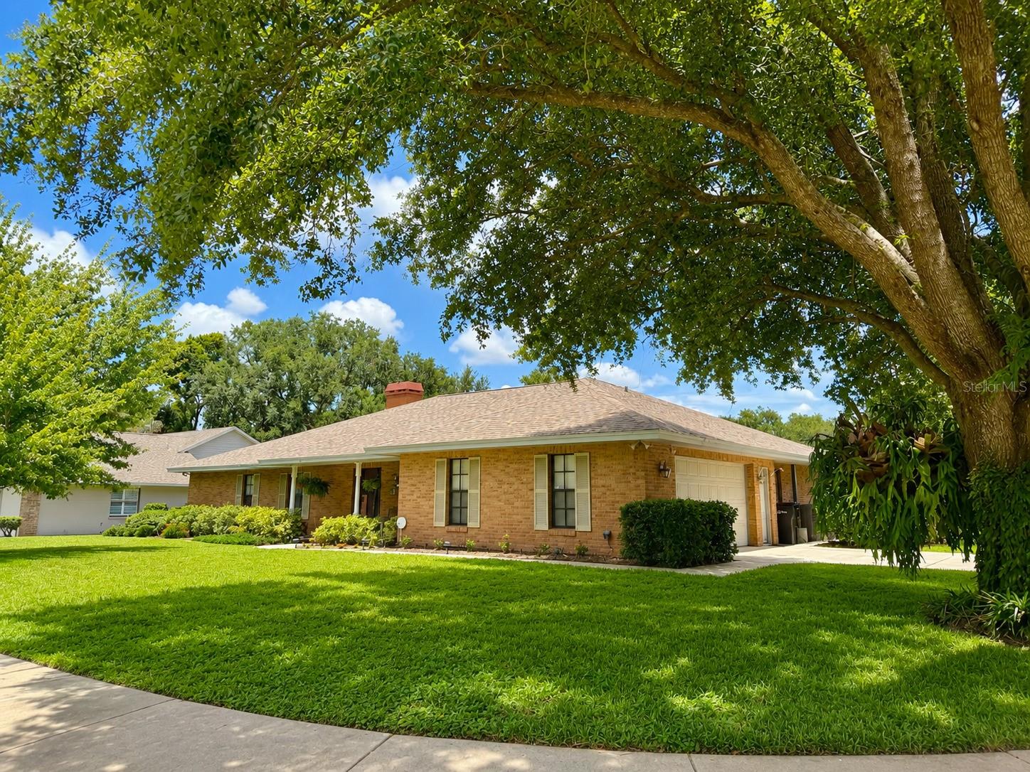 Single Family Residence in VALRICO, FL - Daniel Dourado