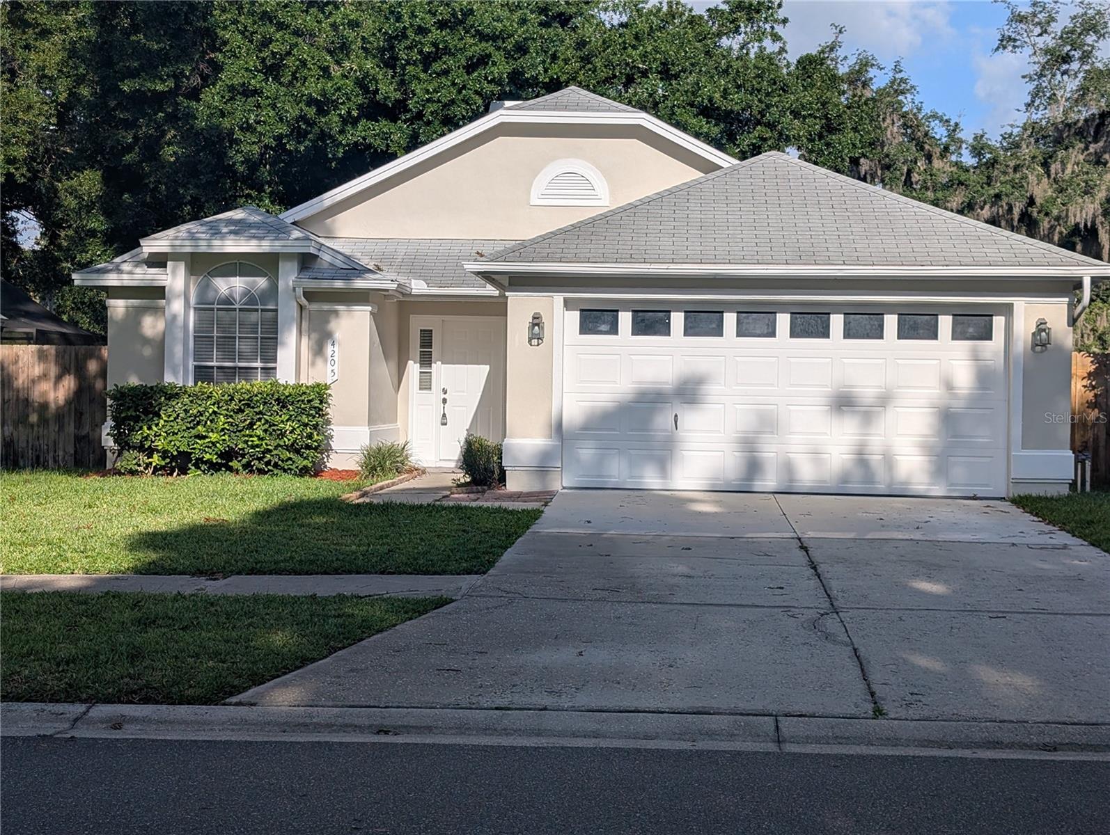 Single Family Residence em PLANT CITY, FL - Daniel Dourado