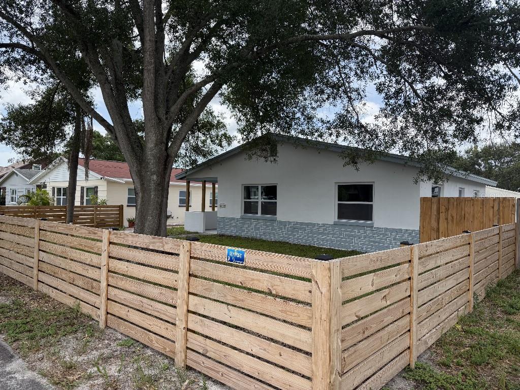Single Family Residence em ST PETERSBURG, FL - Daniel Dourado