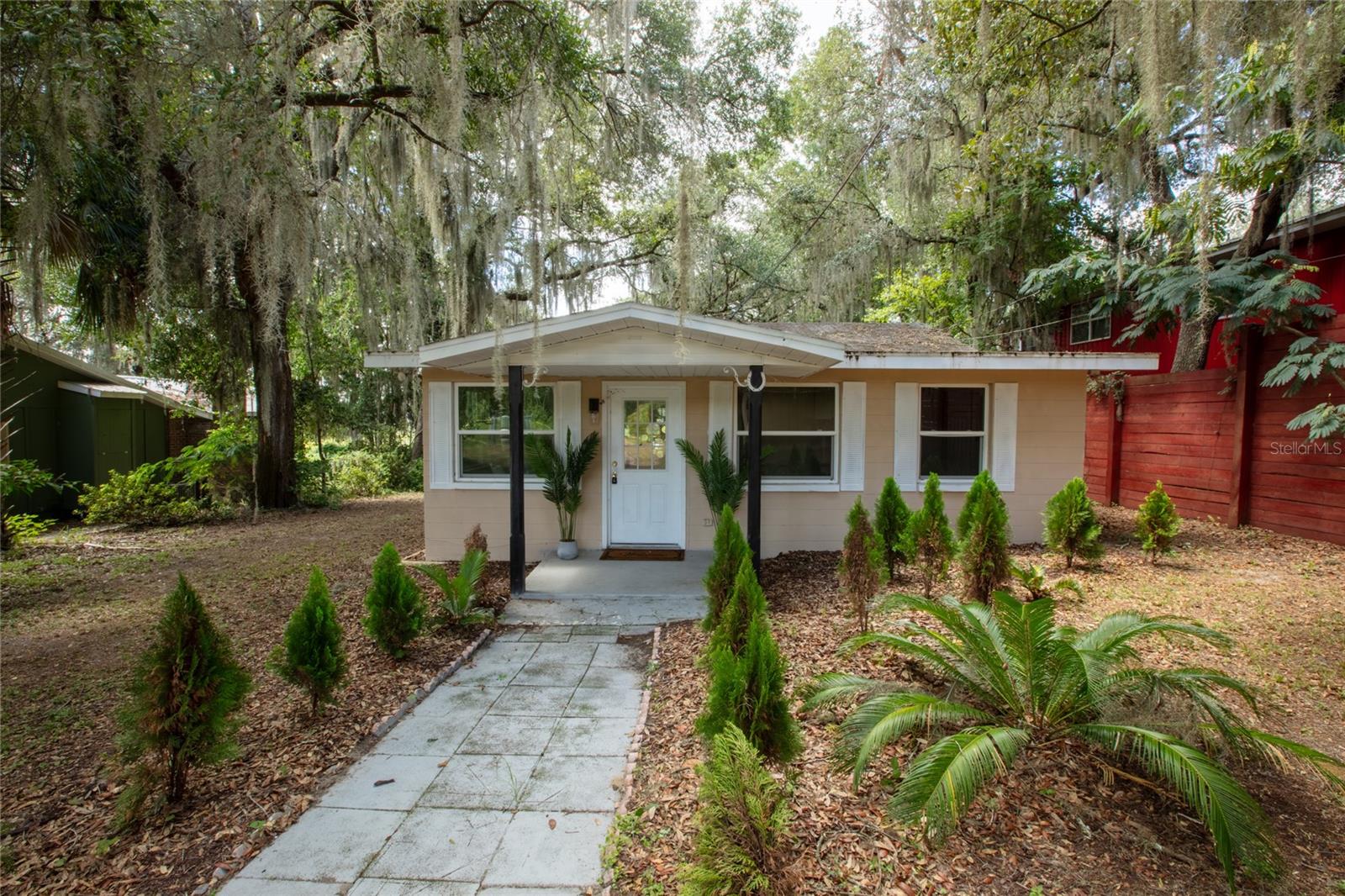 Single Family Residence in MELROSE, FL - Daniel Dourado