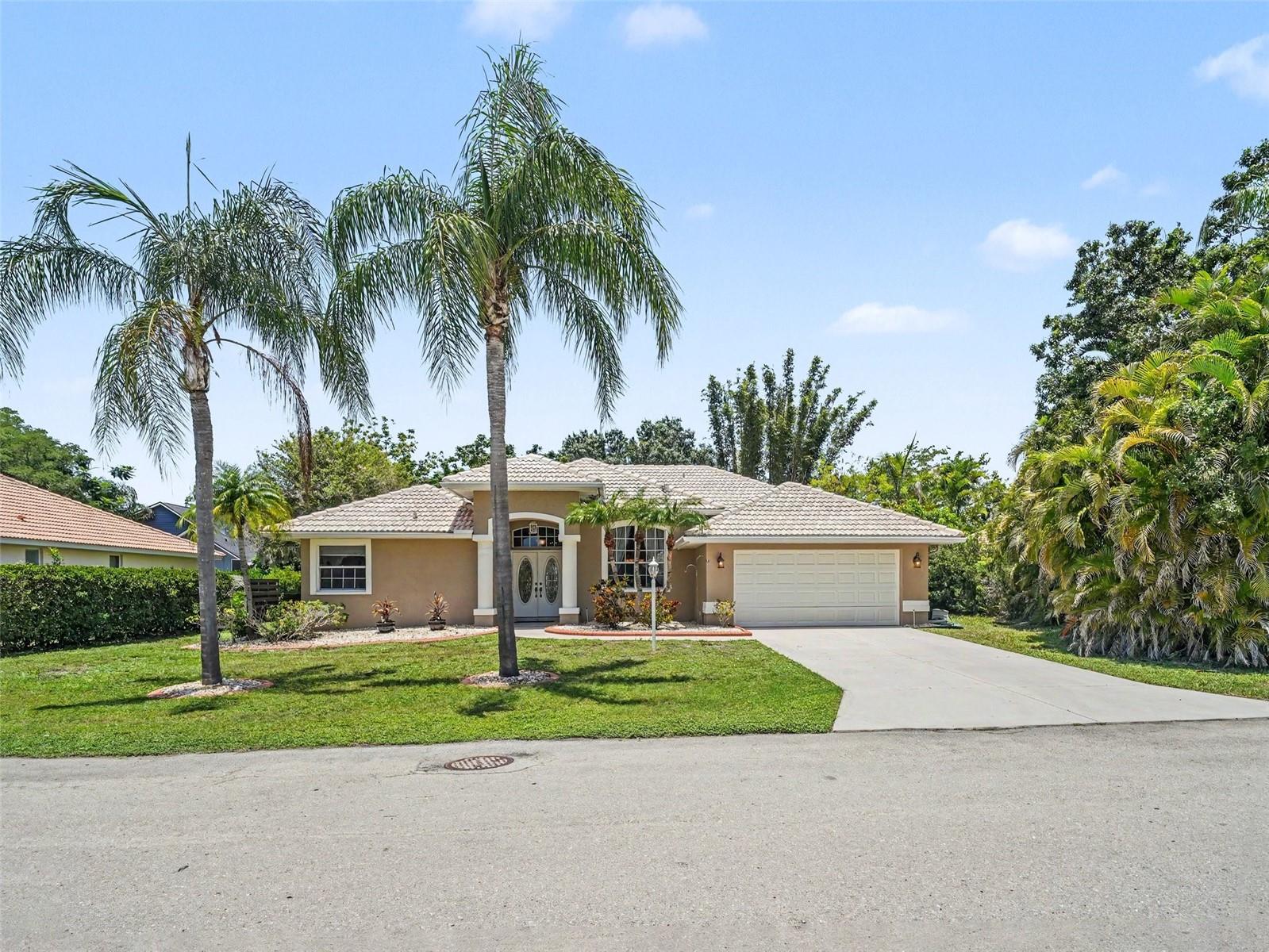 Single Family Residence in SARASOTA, FL - Daniel Dourado