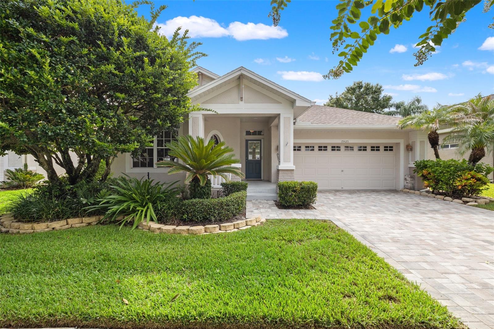 Single Family Residence in LUTZ, FL - Daniel Dourado