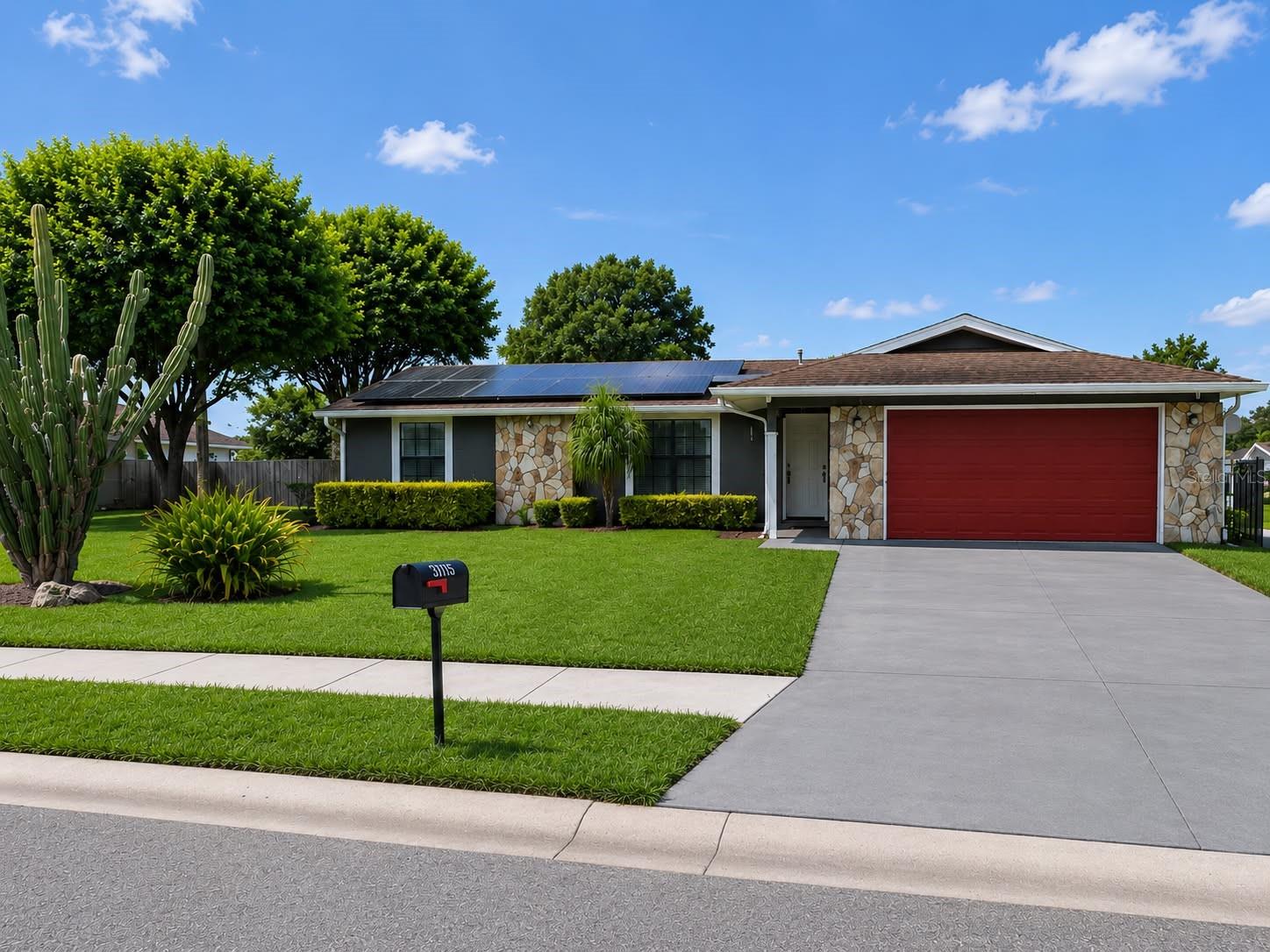 Single Family Residence in SARASOTA, FL - Daniel Dourado