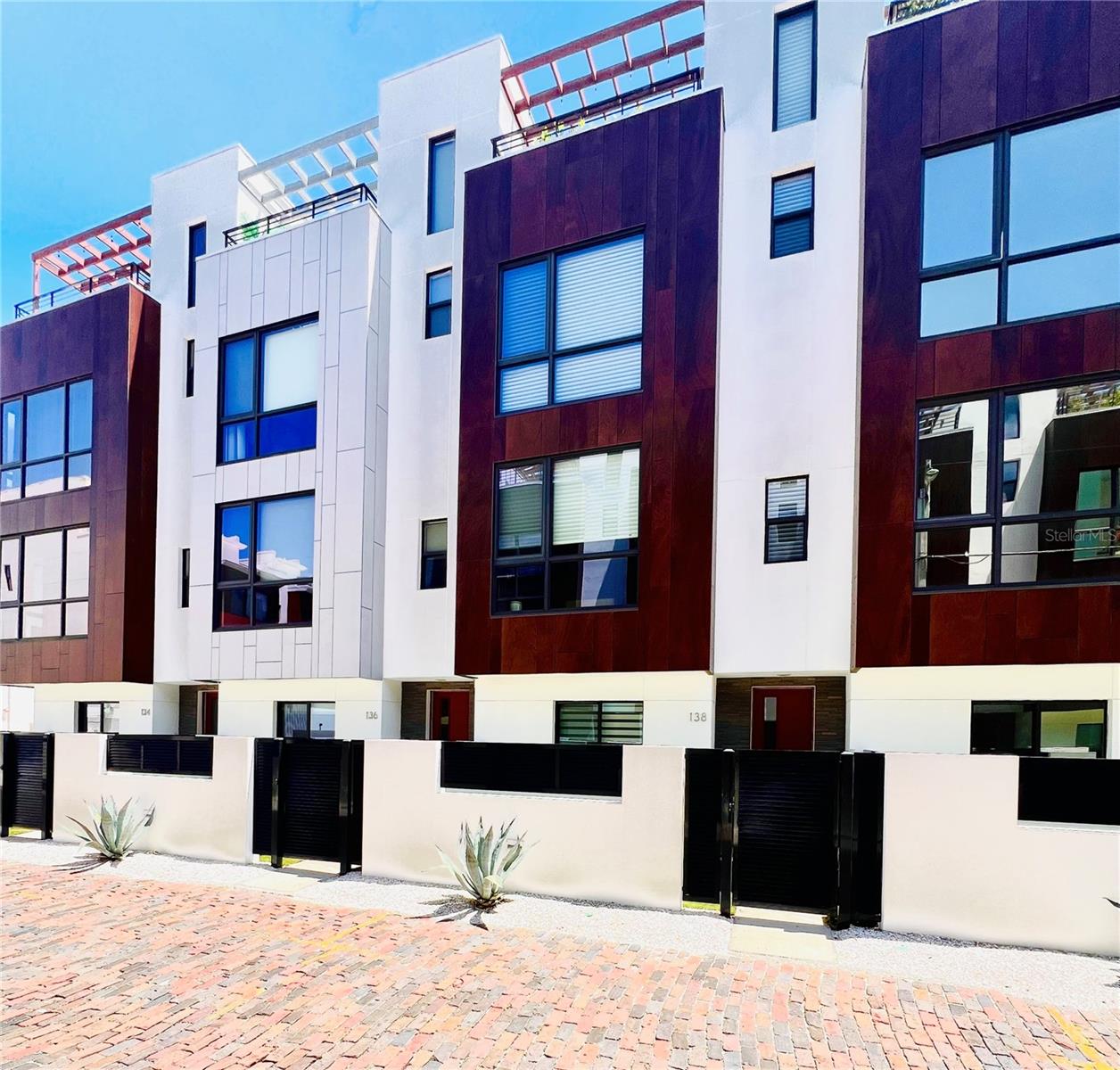 Townhouse in ST PETERSBURG, FL - Daniel Dourado