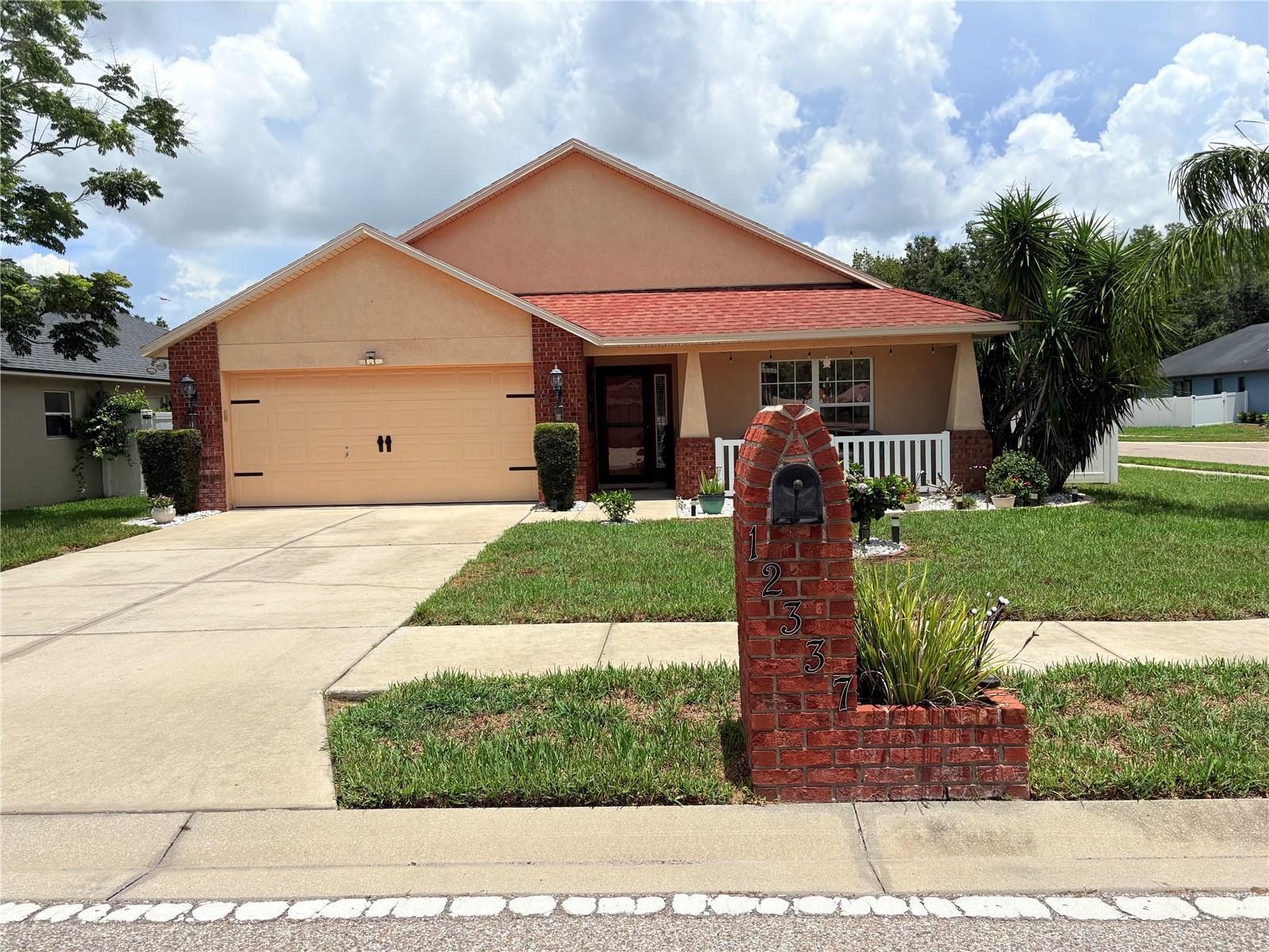 Single Family Residence in NEW PORT RICHEY, FL - Daniel Dourado