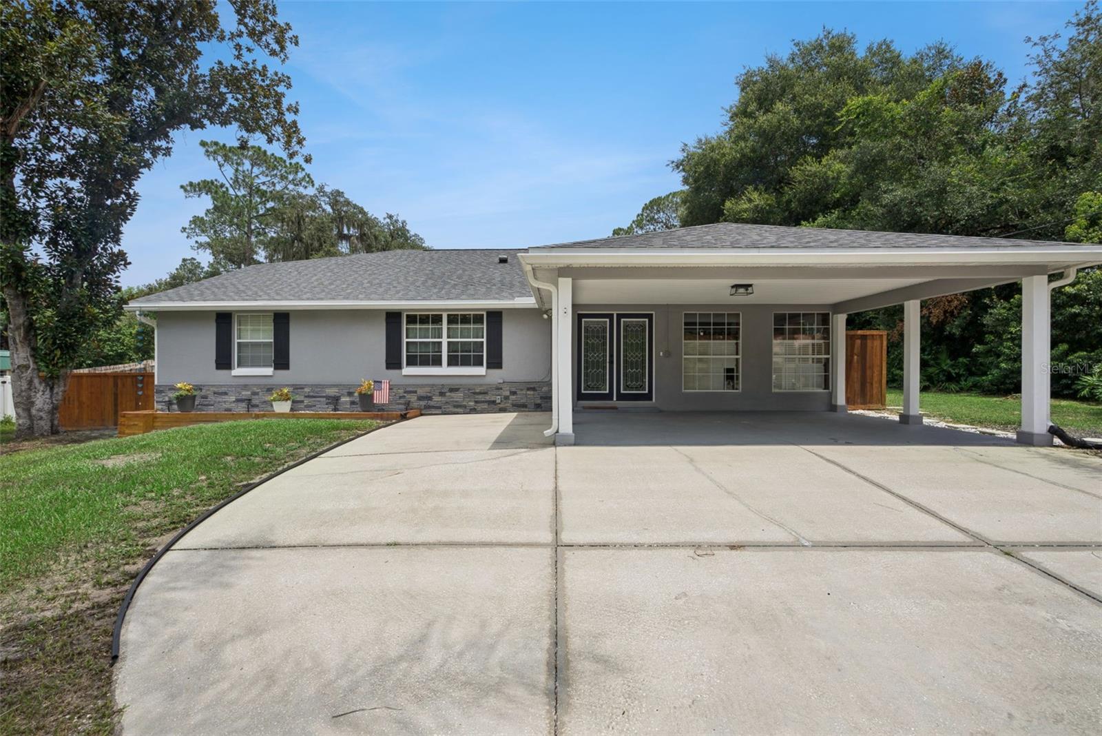 Single Family Residence in DEBARY, FL - Daniel Dourado