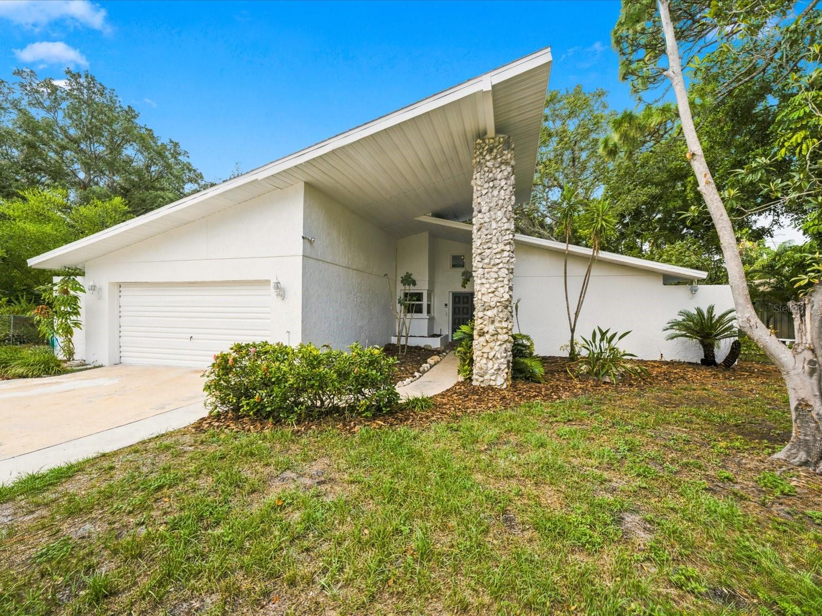 Single Family Residence in TARPON SPRINGS, FL - Daniel Dourado