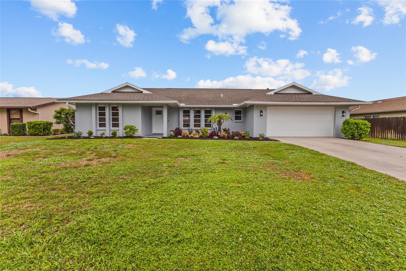 Single Family Residence in SARASOTA, FL - Daniel Dourado